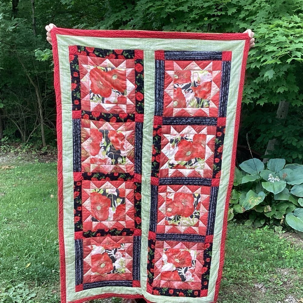 NWT. Hand Crafted Poppies in the Field Quilt